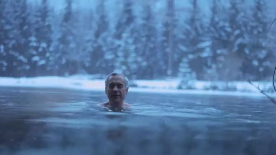 VIDEO | Premierul propus de AUR, discurs ANTIVACCIN în apă, la -6 grade: ”Imunitatea se întreține doar în natură, nu in laborator”