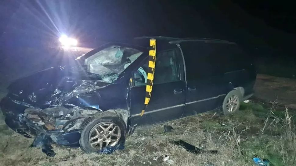 FOTO Impact violent între două mașini lângă Fetești, jud. Ialomița: Un bărbat a fost transportat urgent la spital
