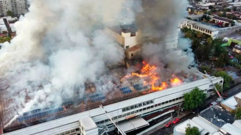 VIDEO Incendiu de proporții într-un spital din America de Sud. Toți pacienții, printre care și bolnavi de COVID-19 - EVACUAȚI