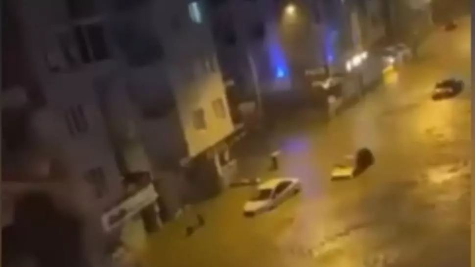 VIDEO | Potop în Turcia! Șoferi blocați în mașinile luate de ape