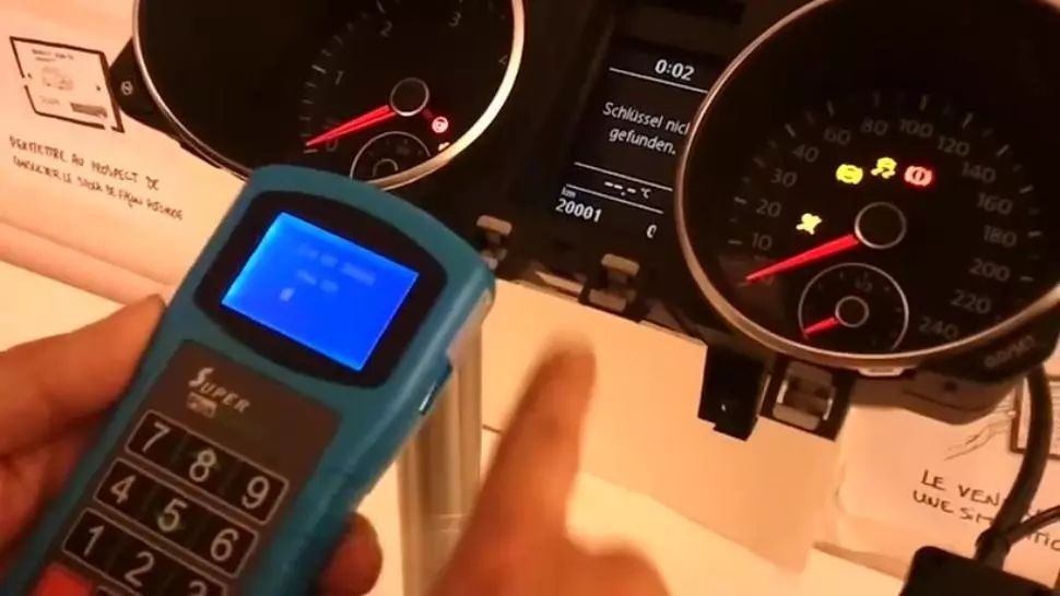 Obligat să returneze banii, după ce a vândut o mașină cu kilometrajul "dat înapoi" 