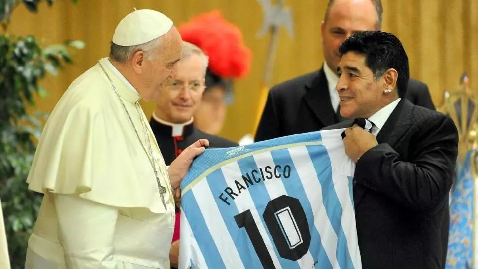 Diego Maradona, omagiat de Papa Francisc: „Pe teren a fost un poet!”