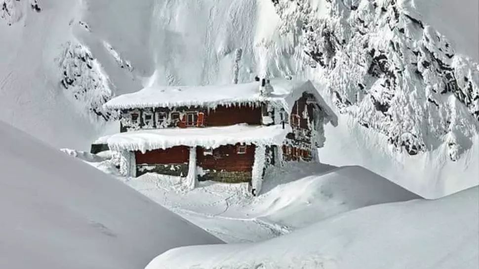 Risc mare de avalanşe în Munţii Făgăraş, Şureanu şi Parâng. Zăpadă de 2 metri la Bâlea Lac