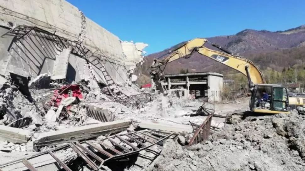 Accident într-o mină de aur: 11 mineri prinși în subteran ar putea aștepta încă 15 zile pentru a fi salvați