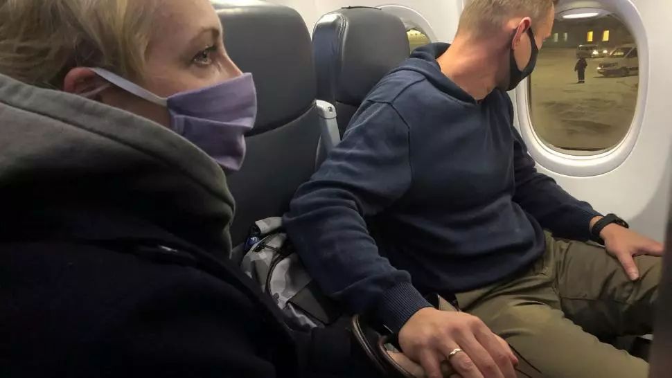  Aleksei Navalnîi a aterizat la Moscova, pe alt aeroport decât era prevăzut - Poliţia rusă a arestat mai mulţi susţinători ai opozantului