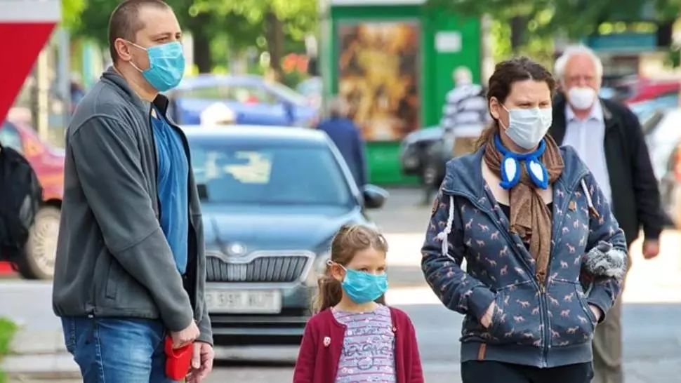 MĂSURĂ de carantinare a copiilor la intrarea în România, chiar dacă părinții sunt vaccinați împotriva COVID-19. Anunțul specialiștilor