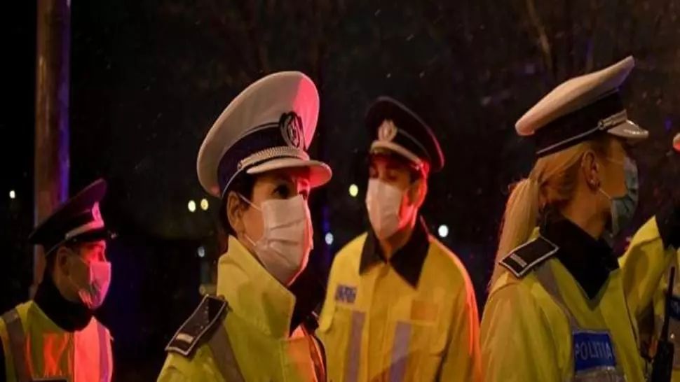 VIDEO| Petrecere de interlopi, spartă de polițiștii din Călărași, cu amenzi și un dosar penal