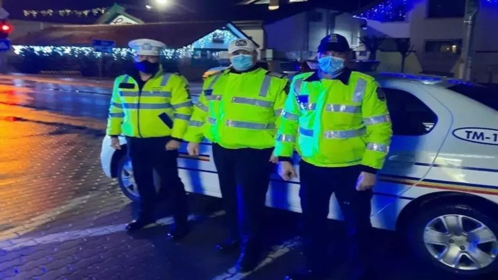 Într-un oraș din România polițiștii dau măști în loc de amenzi. Unde se întâmplă asta