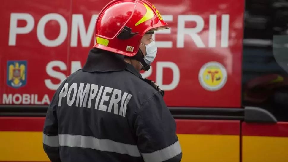 Incendiu într-un parc industrial din Ploiești. 100 de muncitori au fost evacuați de URGENȚĂ