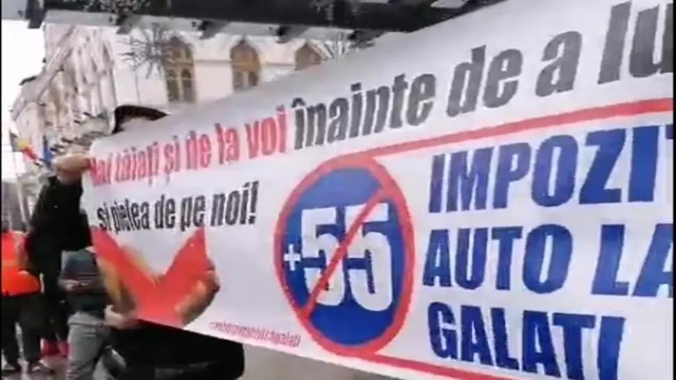 VIDEO Gălățenii protestează față de majorarea cu peste 50% a taxelor