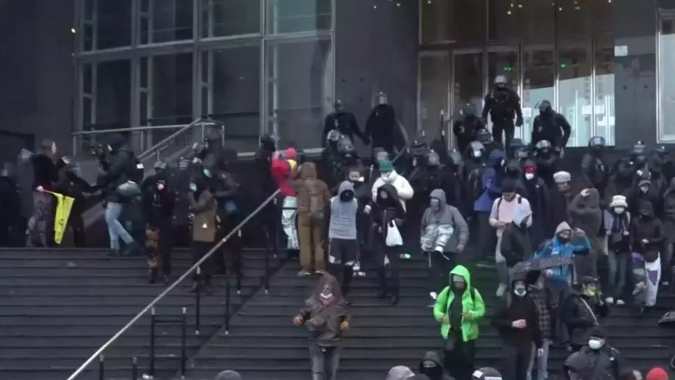 FOTO Proteste de amploare la Paris față de modificările aduse legilor siguranței naționale