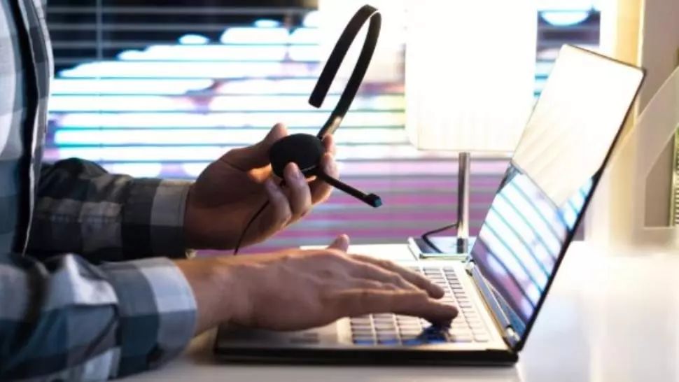 Momente erotice transmise în ședința de judecată online. Avocat, surprins în timpul unei partide de amor