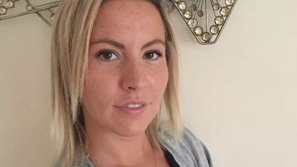 O profesoară de 35 de ani a făcut dragoste cu elevul său de doar 15 ani - Femeia îi trimitea băiatului poze nud și filmări indecente