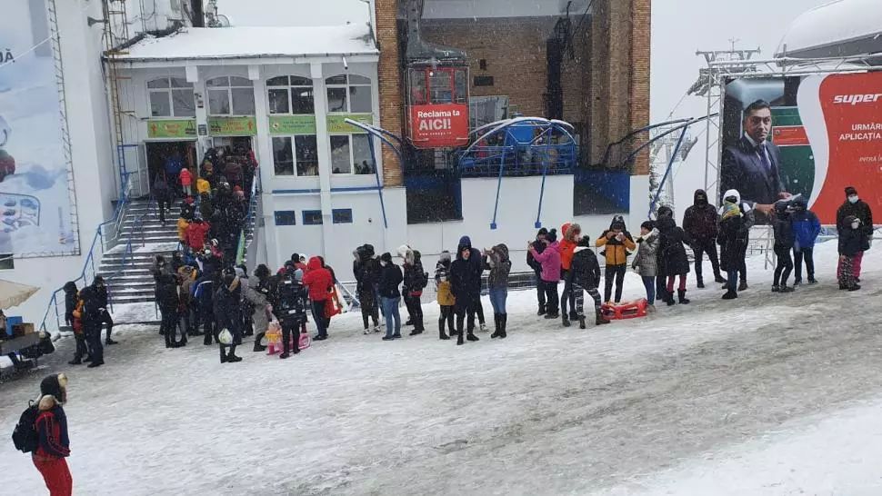 Masca de protecție, o „necunoscută” pentru mulți turiști din stațiunea Sinaia