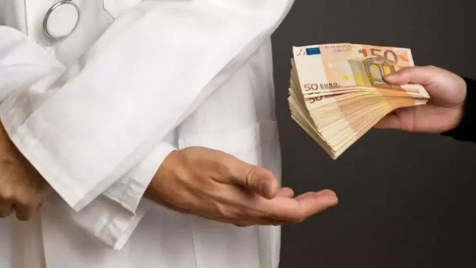 Traian Băsescu, dezvăluiri despre mafia în halate albe: Controlează decizia politică