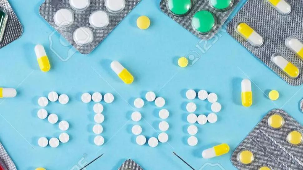 Încă un medicament-minute de „tratare” a Covid-19 a picat testul: Colchicina