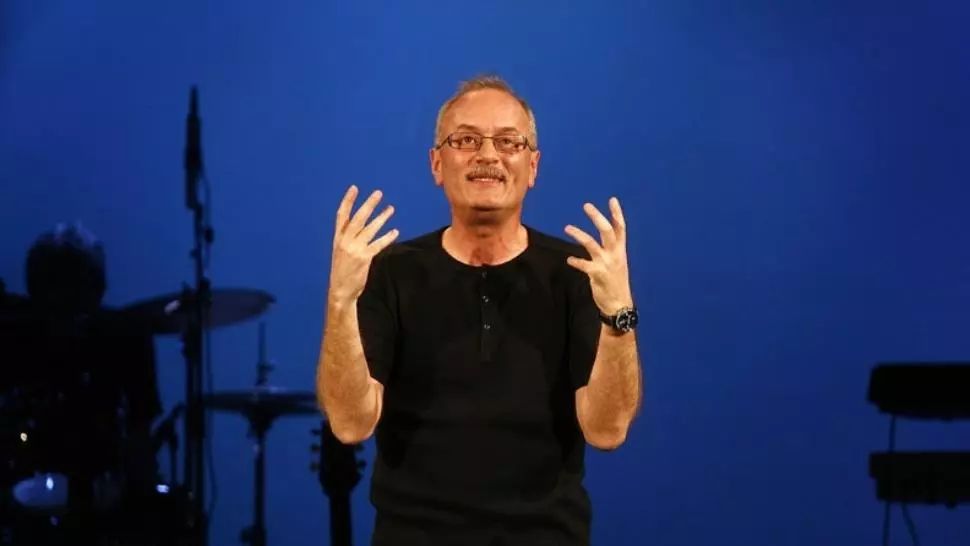 Umoristul Toni Grecu a postat un videoclip de satiră legat de Coldea și Coldplay