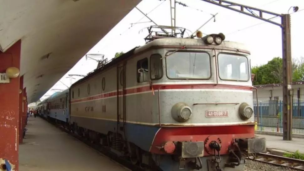 Descoperire ȘOCANTĂ: Trupul unui migrant afgan, descoperit fără viață într-o gară CFR din Caraș-Severin