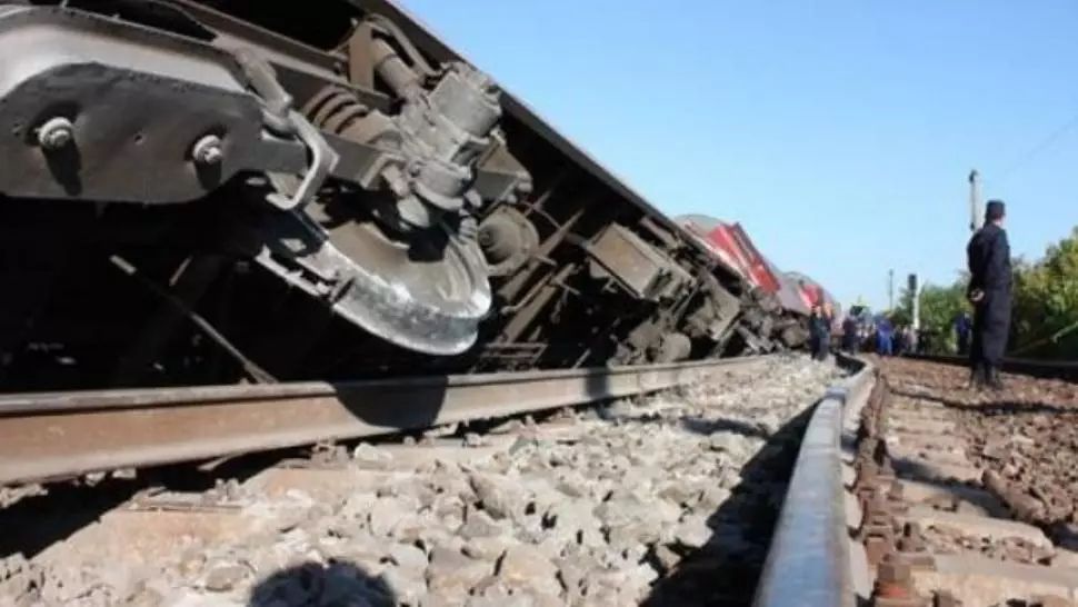 Tren personal, deraiat pe Valea Oltului. Traficul feroviar, blocat total între Sibiu şi Vâlcea