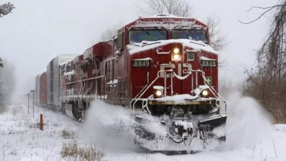 LISTA TRENURILOR din sud-estul țării suspendate din cauza ninsorilor și vântului puternic