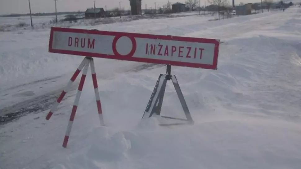 Vremea se schimbă din nou! Avertizare meteo de ninsori și polei, până sâmbătă dimineață