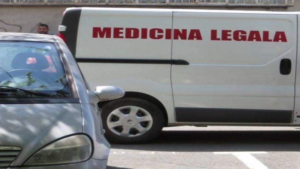 FOTO/ VIDEO Moarte SUSPECTĂ la Cluj: Un bărbat a căzut de pe o clădire. Se ia în calcul SINUCIDEREA