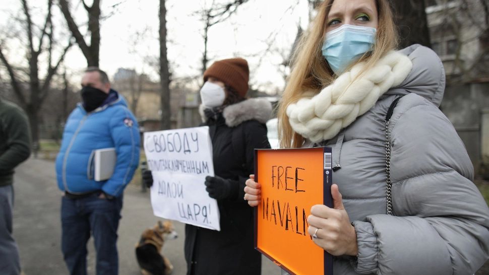 Se decide soarta lui Aleksei Navalnîi! Opozantul află dacă i se comută pedeapsa la închisoare cu executare