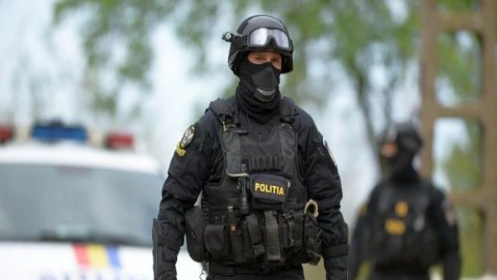 Percheziții în Craiova și Vâlcea, într-un dosar de proxenetism și trafic de droguri
