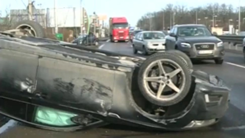Accident spectaculos pe DN1. O femeie s-a răsturnat cu mașina - trafic îngreunat la intrarea în București