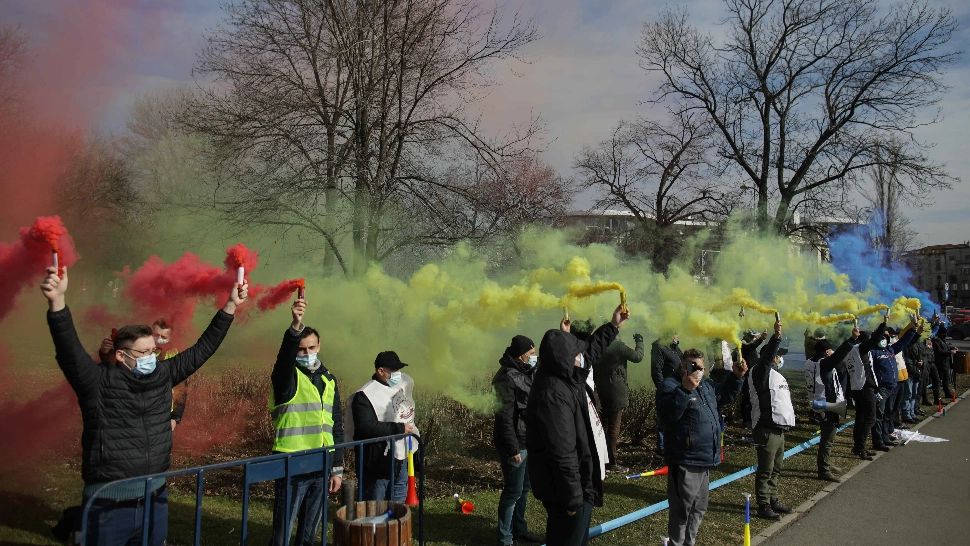 Val de proteste în Capitală și în țară. Sindicaliștii din Sănătate, Poliție și CFR ies în stradă