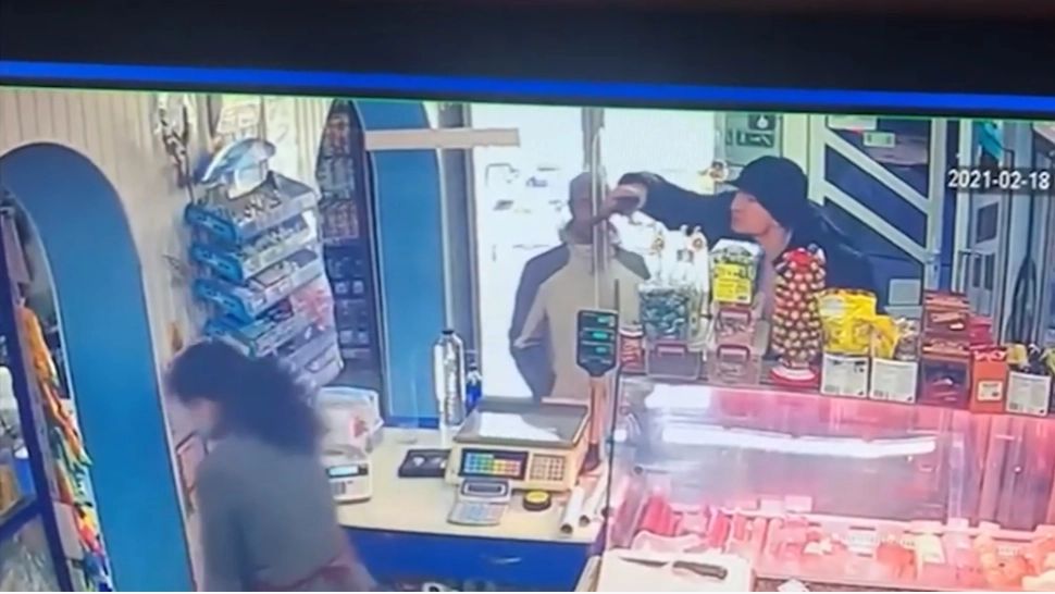 Vânzătoare din Suceava, amenințată cu un pistol de jucărie. Află MOTIVUL