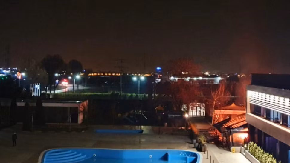 Explozie urmată de un incendiu la terasa unui restaurant din județul Prahova. Motivul: O butelie folosită la încălzire