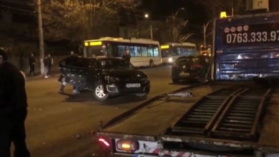 Accident spectaculos, în Capitală: trei mașini, făcute praf! 
