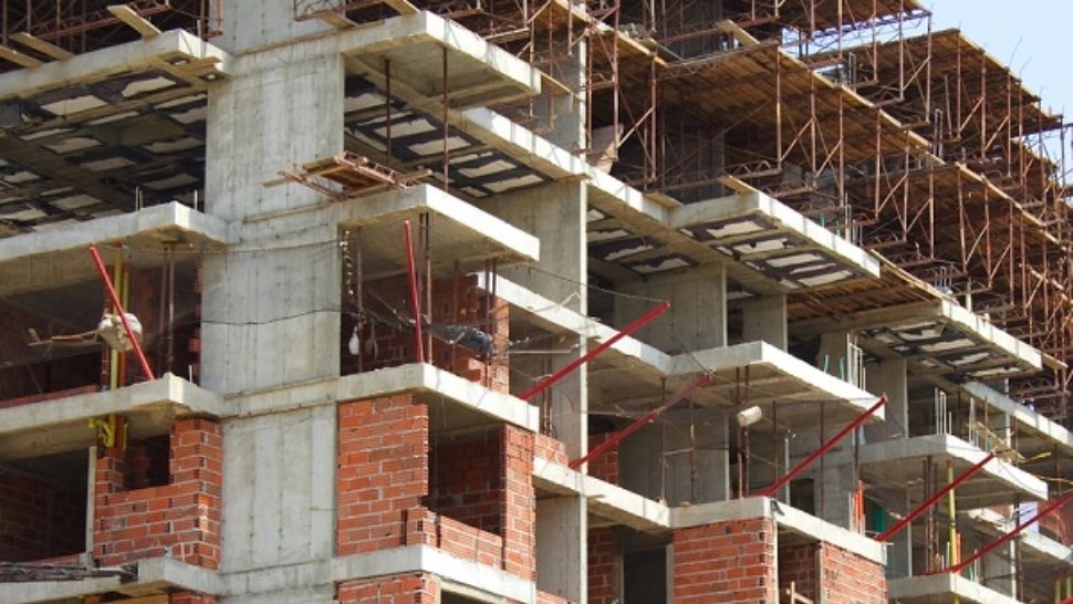 Un muncitor a căzut în gol de la etajul cinci al unui bloc de construcții din Galați