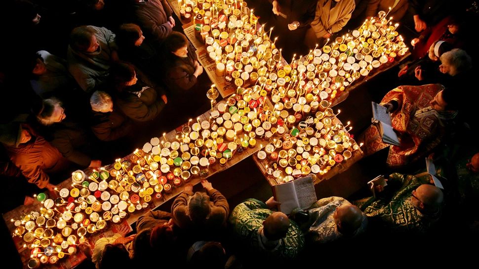 Se întâmplă în Bulgaria. Miere „sfințită” împotriva Covid-19