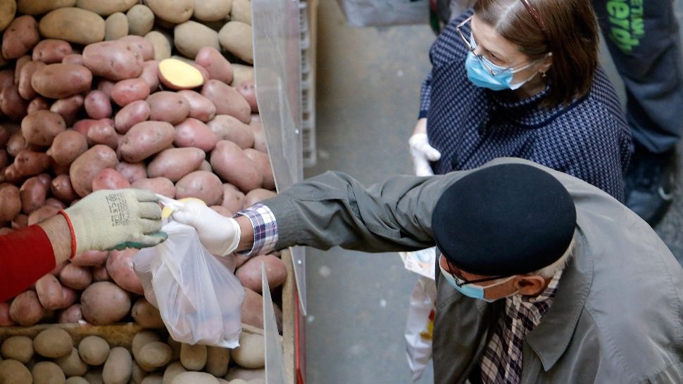 Coșul de cumpărături, un LUX pentru români | Scumpiri în lanț: Previziuni SUMBRE pentru iarnă - Prețuri enorme la alimente