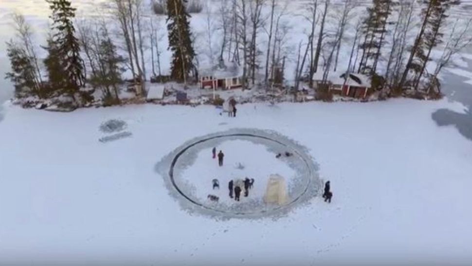 VIDEO | Finlandezii și-au pus în cap să doboare recordul mondial la cel mai mare carusel de gheață