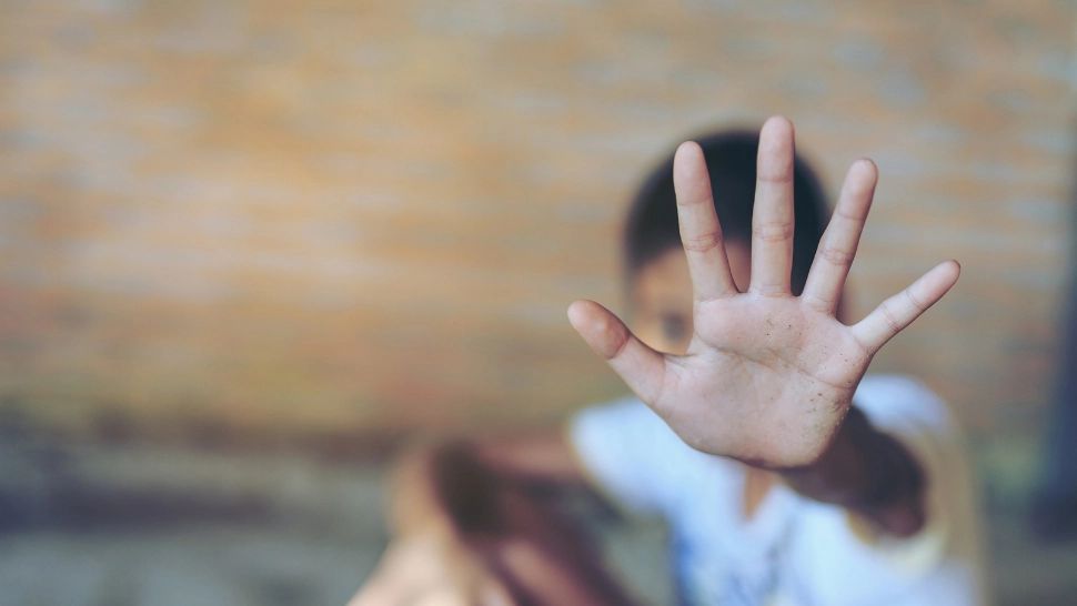 Gimnast de lot național, torturat de 2 colegi în cantonament. L-au legat de calorifer și l-au tuns. Val de reacții halucinante, poliția n-a fost anunțată