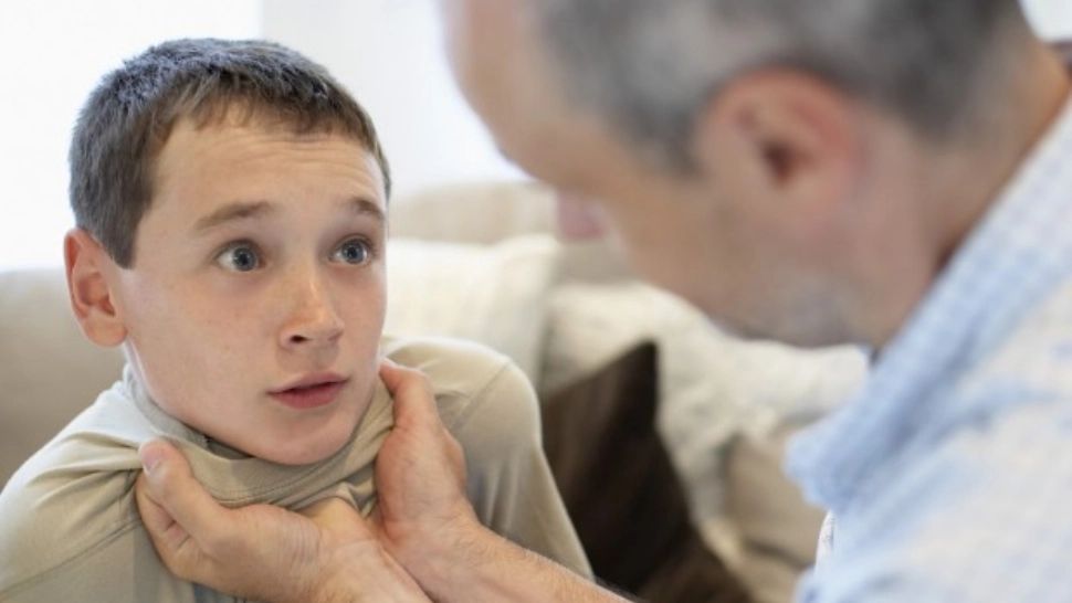 VIDEO | Un nou caz de violență împotriva unui minor devine viral pe internet