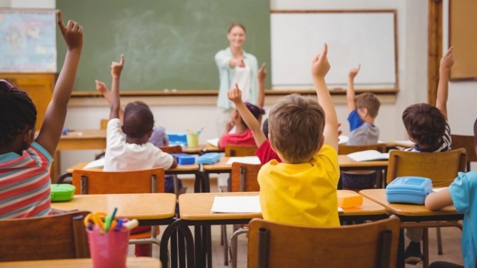 SPERANȚĂ la educație: clasă pentru copiii refugiați, la o școală din Constanța. Cine PREDĂ