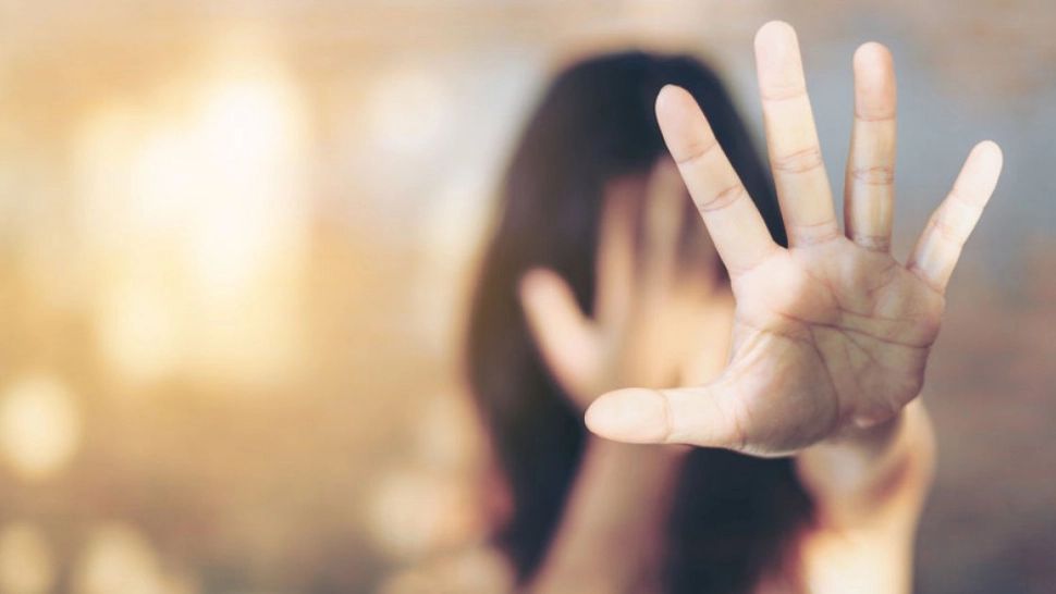 Cazul șocant al femeii bătute în stradă de soț. Lucian Bode trimite Corpul de Control la Bistrița - nereguli GRAVE