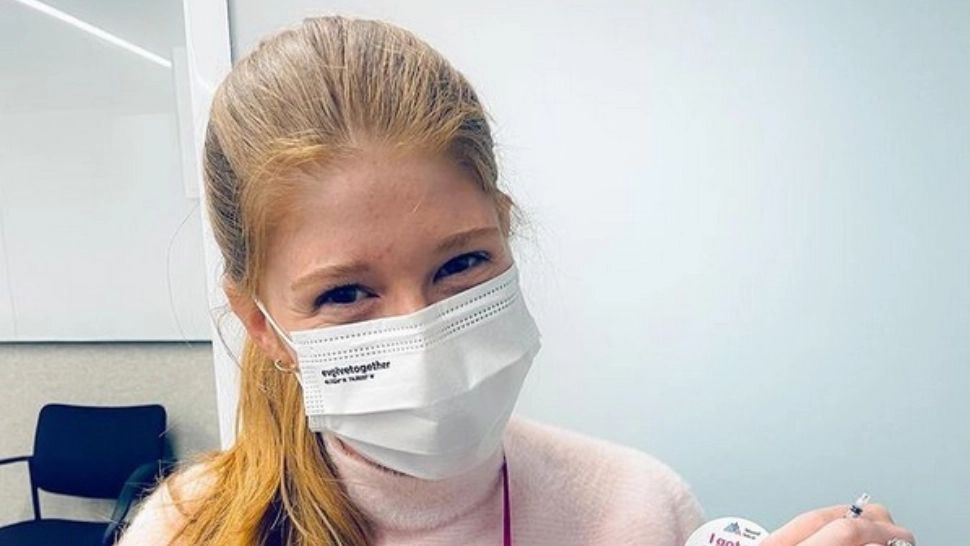 Fiica lui Bill Gates s-a vaccinat anticovid: „Din păcate nu mi-a implantat geniul tatălui meu în creier”