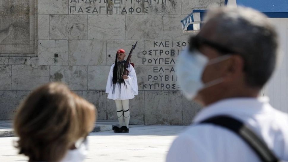 Grecia ridică de luni restricţiile de carantină pentru vizitatorii neinfectaţi cu coronavirus din mai multe ţări