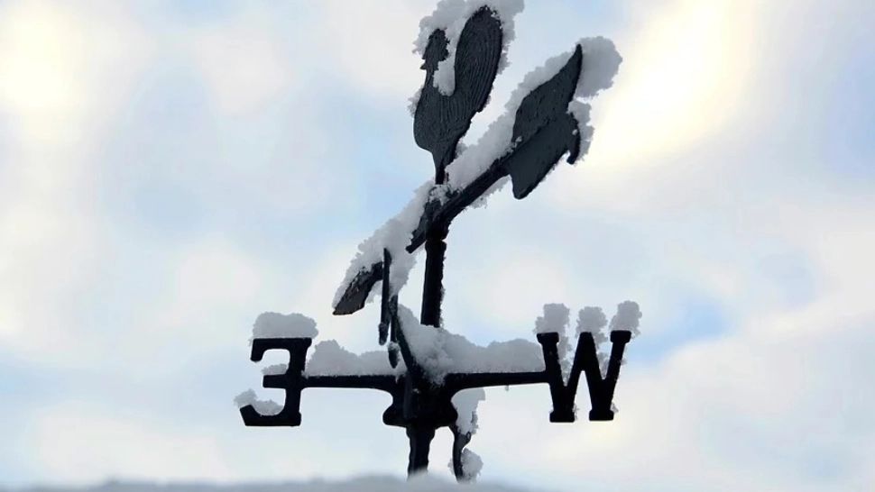 Tânăr SALVAT după ce a dormit o noapte pe munte, sub zăpadă: Salvatorii l-au găsit în ȘOC HIPOTERMIC. Cum se simte