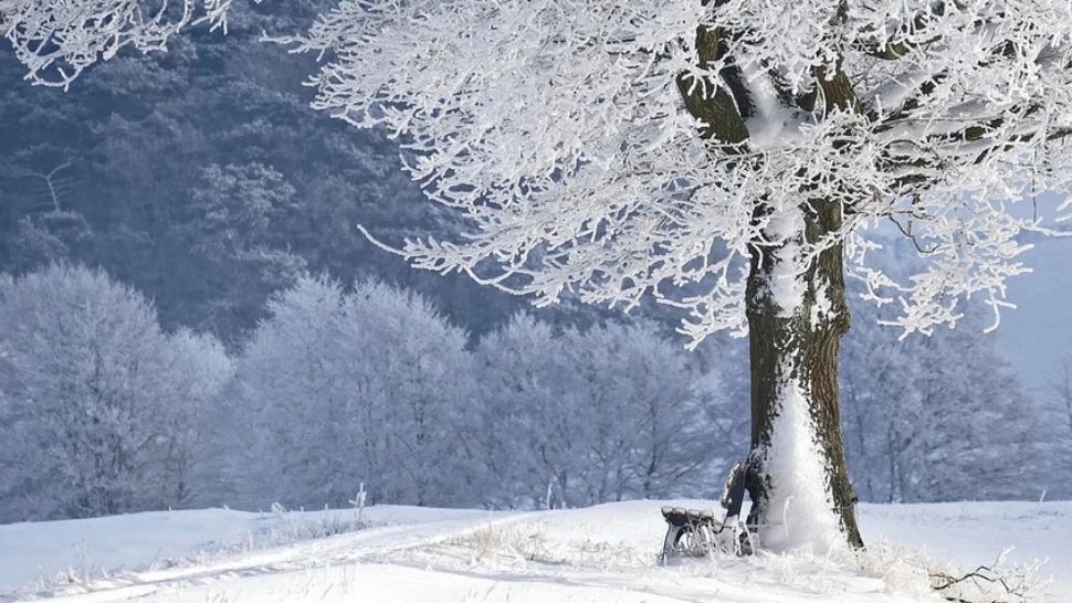 Vreme neobişnuită în România: temperaturile, dintr-o extremă în alta. Ce fenomene se anunţă în weekend