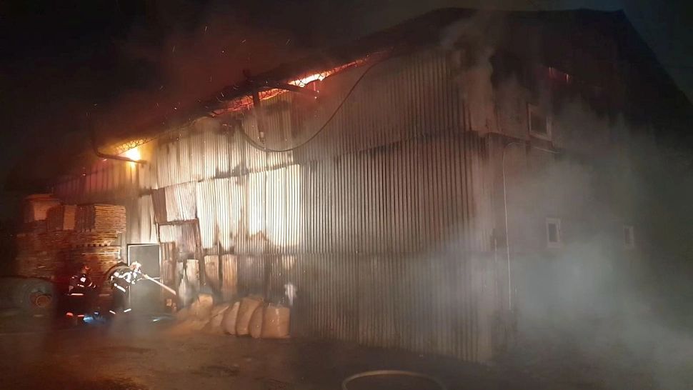 Incendiu de proporții la Timișoara, zeci de pompieri trimiși să intervină