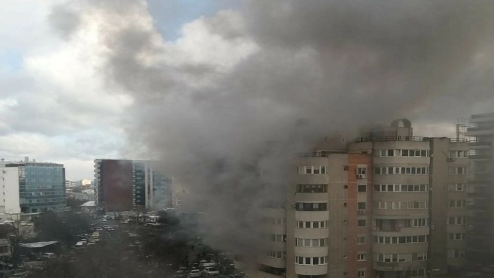Incendiu VIOLENT la etajul 6 al unui bloc din Constanța: o femeie a murit după ce a căzut de la balcon - VIDEO