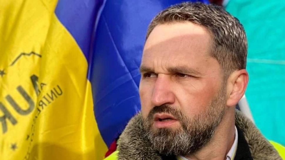 Deputatul Mihai Lasca, urmărit penal, îl acuză pe „dictatorul” George Simion că are „interese ascunse” după ce l-a exclus din AUR