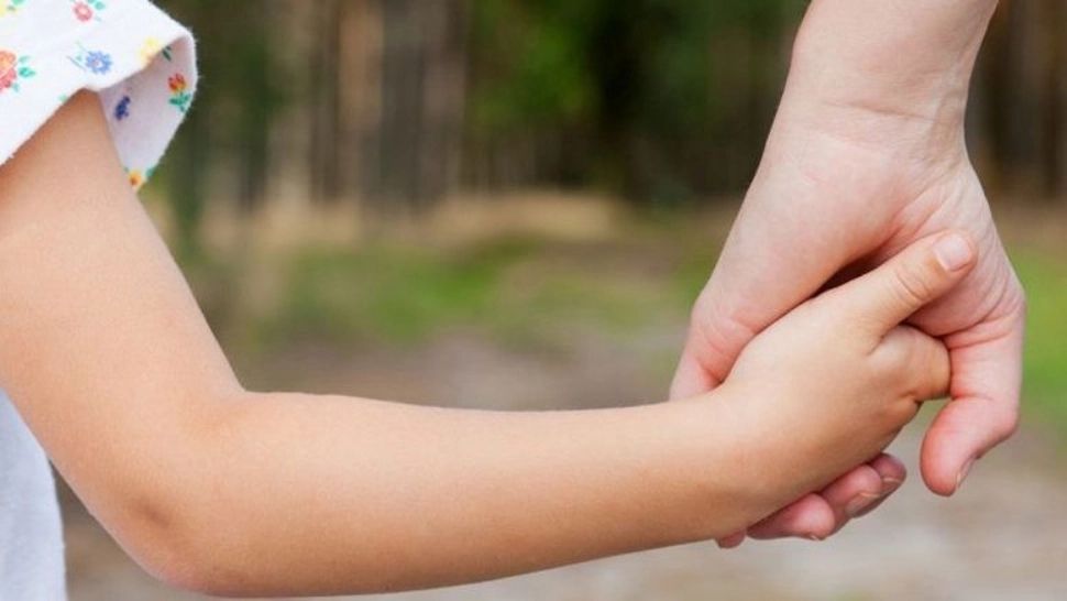 Drama unei mame: a rămas fără copii după un raport plagiat! Psiholog, acuzat că a ignorat abuzurile din familie