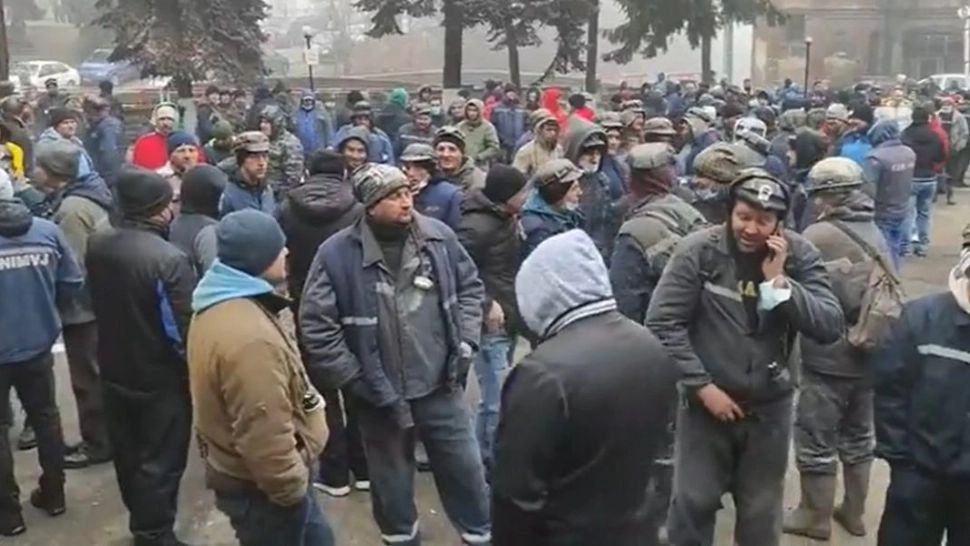 Protest spontan în Valea Jiului. Minerii sunt nemulțumiți atât de legea pensiilor, cât și cea a salarizării